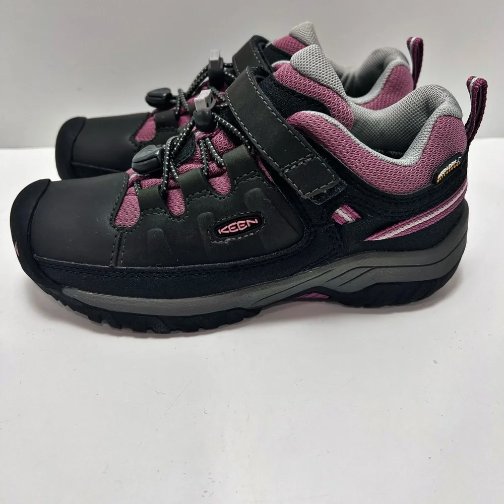 KEEN Kids' Black and Pink Outdoor Sneaker
